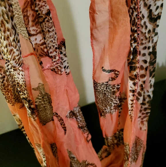Leopard print scarf - Picture 3 of 3